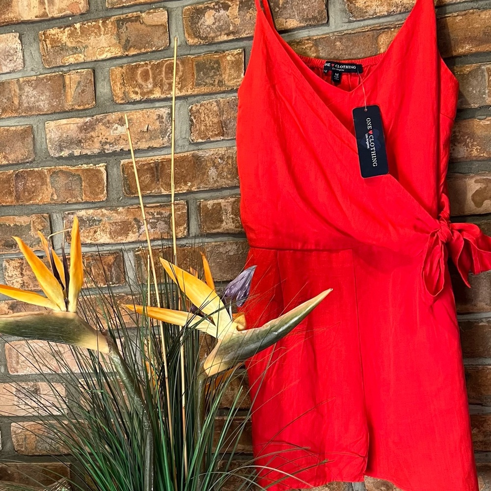 BNWT ONE ❤️ CLOTHING, L.A., WOMEN’S RED ROMPER. WOMEN’S SIZE MEDIUM